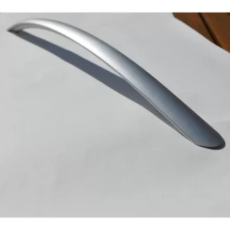 Möbelgriff aus Metall in der Farbe chrom matt