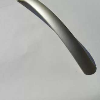   Fém bútorfogantyú, matt nikkel színű, 256 mm furattávval, íves