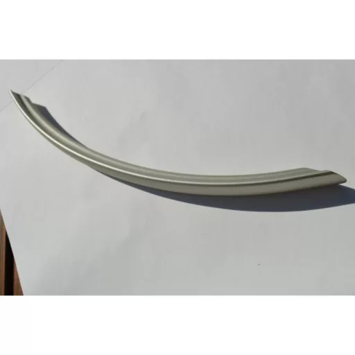 Fém bútorfogantyú, matt nikkel színű, 256 mm furattávval, íves