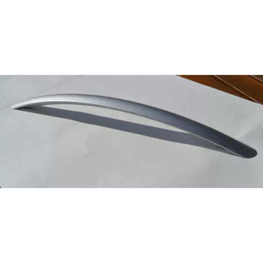 Fém bútorfogantyú, matt króm színű, 288 mm furattávval