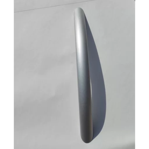 Fém bútorfogantyú, matt króm színű, 352 mm furattávval