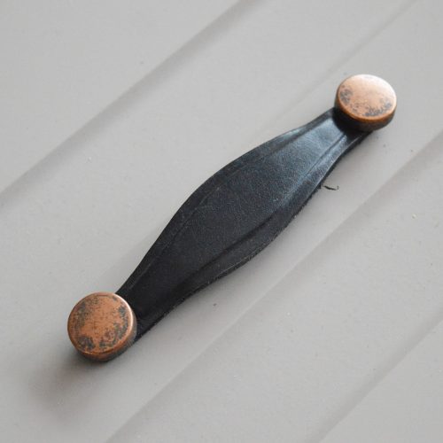 KD002_96 Fém- bőr bútorfogantyú, Réz - fekete színű, 96 mm furattáv