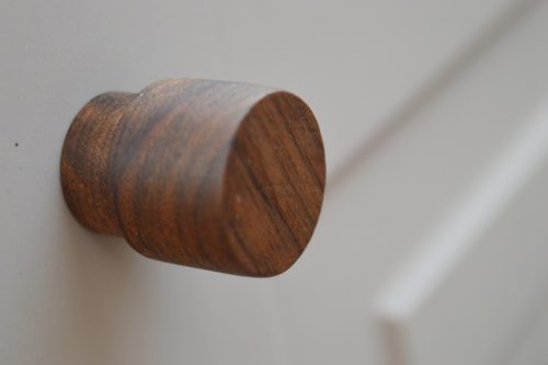 KIEL_DIO, Tömörfa bútorgomb, olajozott dió