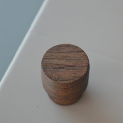 KIEL_DIO, Tömörfa bútorgomb, olajozott dió