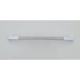   Möbelgriff aus Metall, chromglänzend mit polierter Oberfläche in der Mitte