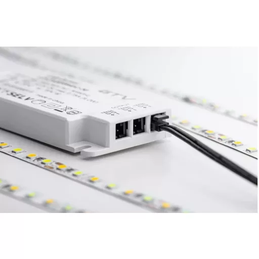 Tápegység LED 12V, 30W, IP20, 6 mini AMP csatlakozóval, 1,5fm kábellel, villásdugóval