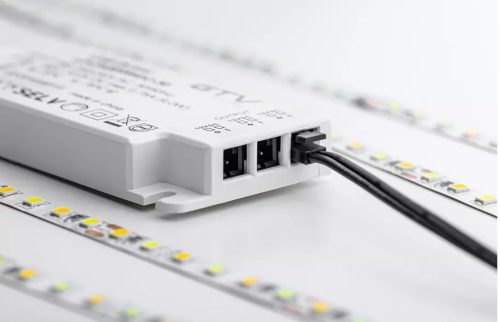 Tápegység LED 12V, 60W, IP20, 6 mini AMP csatlakozóval, 1,5fm kábellel, villásdugóval