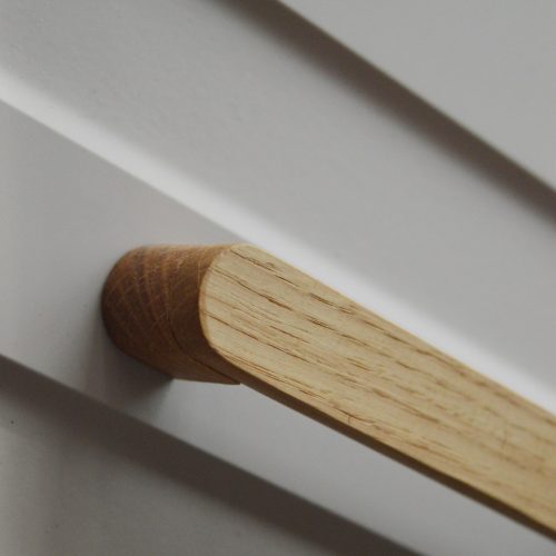 Leland_128, Möbelgriff aus Holz, Eiche geölt, 128 mm Lochweite