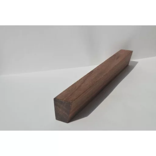 Möbelgriff aus Holz, Nussbaum geölt