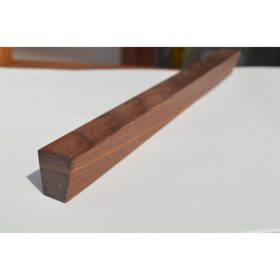 Möbelgriff aus geöltem Nussbaumholz 