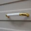 Möbelgriff aus Kunststoff, Farbe gold-weiss, Lochabstand 96 mm