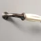 Fém-porcelán bútorfoganytú, krém - bronz színű, 128 mm furattávval