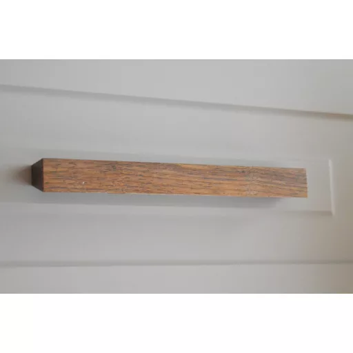 Massivholz, dunkles Nussbaumholz mit lackierter Oberfläche