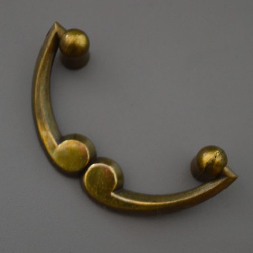 Metall-Möbelgriff, Bohrung 64 mm, Farbe antikbronze