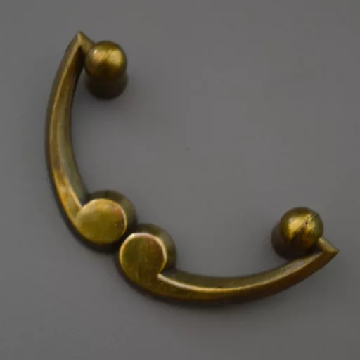 Fém bútorfogantyú,  64 mm furattáv, antik bronz szín