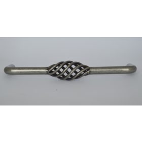 Antik, csavart, fém bútorfogantyú, 96 mm furattávval