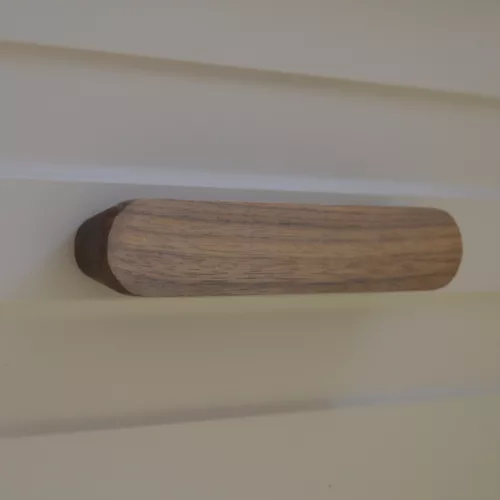 OSLO_DIO_128, Möbelgriff aus Holz, Walnuss geölt, 128 mm Lochabstand