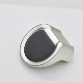   Műanyag bútorgomb, matt ezüst - fekete színű, 16 mm furattávval