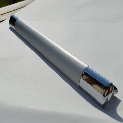 Metall-Möbelgriff, 352 mm Bohrung, Chrom matt - Chrom glänzend Enden