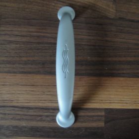   Fém bútorfogantyú, matt króm színű, 128 mm furattávval