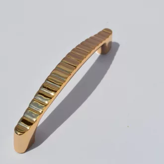   Metallgriff mit geriffelter Oberfläche, Lochabstand 96 mm, goldfarben