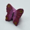 Műanyag bútorgomb, lila pillangó figurás