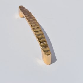   S146_MP11 Bordázott felületű fém bútorfogantyú, arany színben, 128 mm furattávval