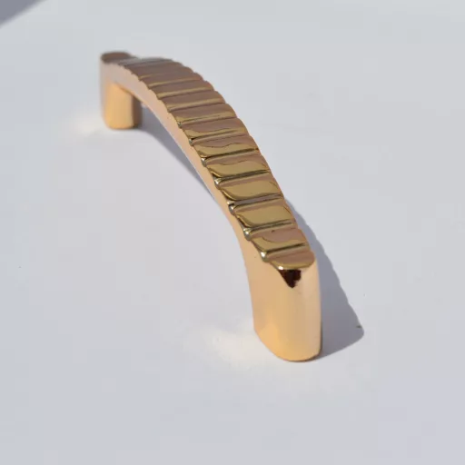 S146_MP11 Metallgriff mit geriffelter Oberfläche, goldfarben, Lochabstand 128 mm