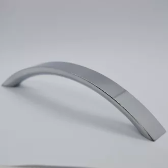 Möbelgriff aus Metall in glänzendem Chrom