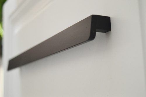 TB_20F_288 Moderner, mattschwarzer Metallgriff mit 288 mm Lochabstand