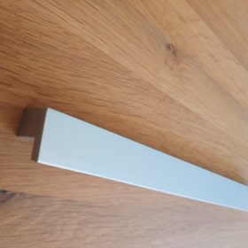 Möbelgriff aus Metall, Farbe Chrom matt, Bohrung 288 mm