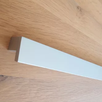   Fém bútorfogantyú, matt króm színű, 576 mm furattávval