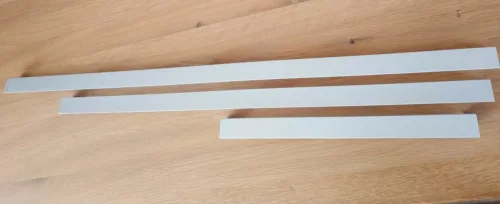 Fém bútorfogantyú, matt króm színű, 704 mm furattávval