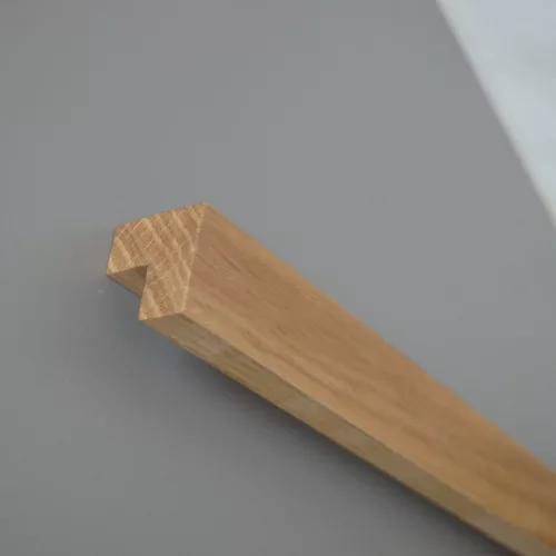 Möbelgriff aus Holz, Eiche lackiert, Bohrung 320 mm