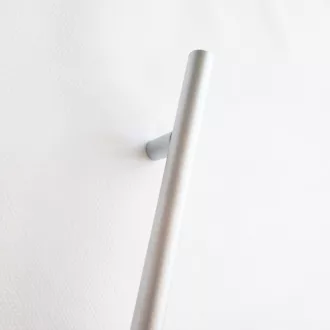Seidenglänzender Stangengriff, 736 mm Bohrlochabstand