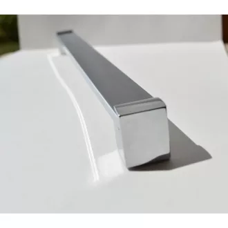   Eleganter, moderner, verchromter Möbelgriff mit 704 mm Bohrung