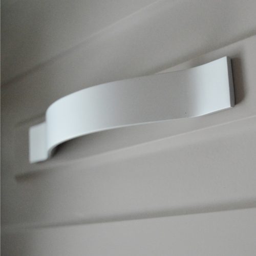 Metall-Möbelgriff, matt verchromt, mit 128 mm Lochabstand