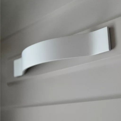 Metall-Möbelgriff, matt verchromt, mit 128 mm Lochabstand