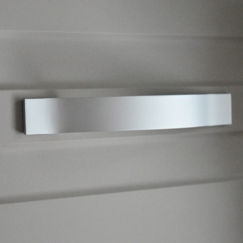 Metall-Möbelgriff, matt verchromt, mit 128 mm Lochabstand