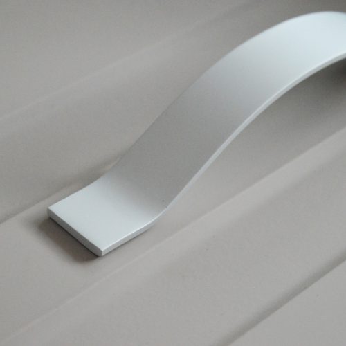 Metall-Möbelgriff, matt verchromt, mit 128 mm Lochabstand