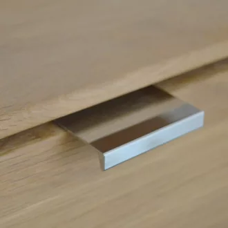   Fém bútorfogantyú, élre szerelhető, fényes króm, 32 mm furattávolság