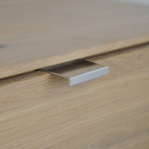 Fém bútorfogantyú, élre szerelhető, fényes króm, 32 mm furattávolság