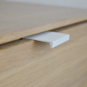   Fém bútorfogantyú, élre szerelhető, fehér, 32 mm furattávolság