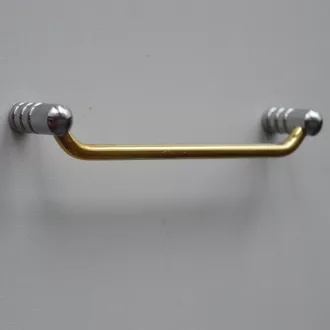 UD014  Möbelgriff aus Metall, Gold und Chrom