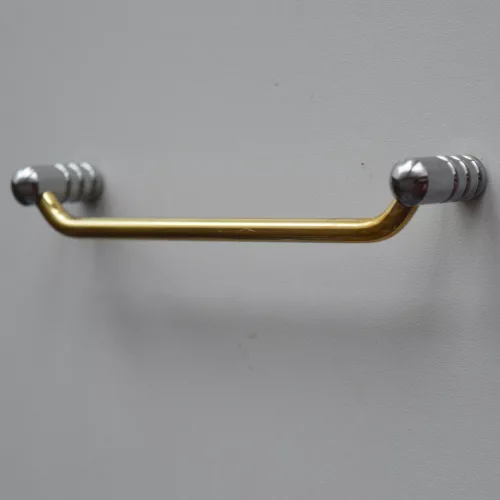 UD014  Möbelgriff aus Metall, Gold und Chrom