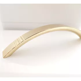 Möbelgriff aus Metall in glänzendem Gold