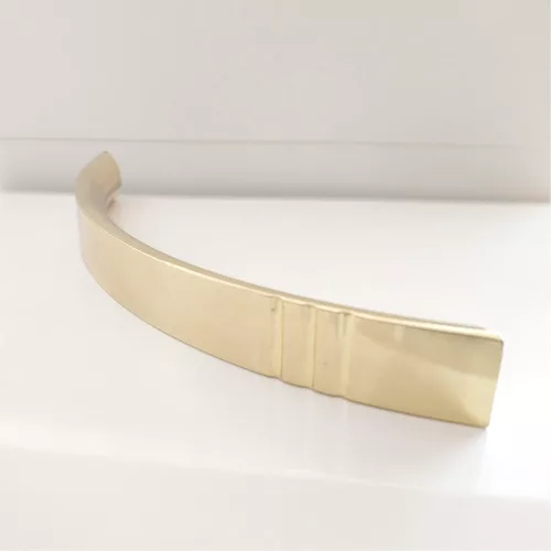 Möbelgriff aus Metall in glänzendem Gold