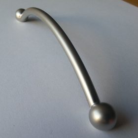   Fém bútorfogantyú, matt króm színű, 128 mm furattávval