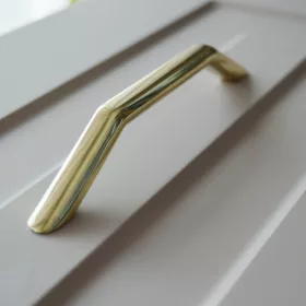 UN78 -  96 mm furatú, arany színű bútorfogantyú