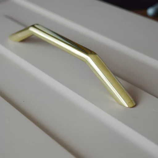 UN78 – Möbelgriff mit 96 mm Bohrung, goldfarben